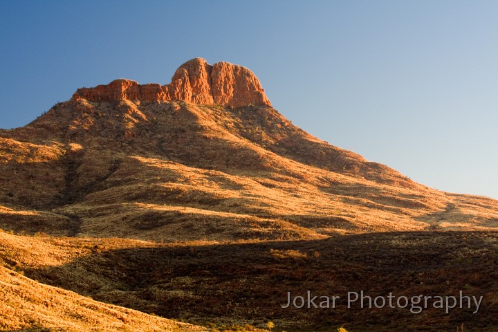 Larapinta_20080601_119 copy.jpg - Mt Sonder from Rocky Bar Gap, in dawn light